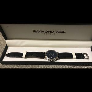 Raymond Weil rare blue face dial. Classy. For the man that knows watches. Iykyk.